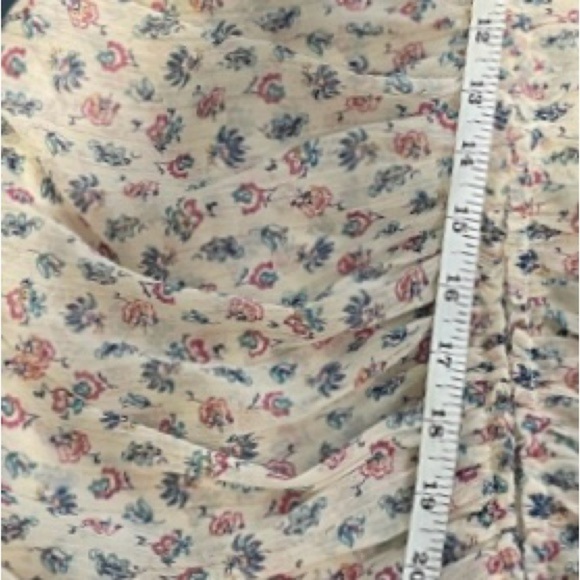 ZARA Summer Halter Cream Floral Dress
Love shack fancy inspired - Picture 14 of 15